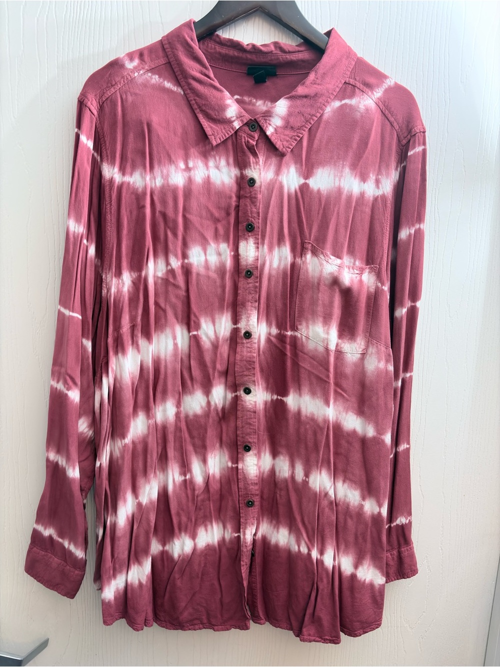 🔥🏷️Torrid Plus Size 5 (28)Rayon Burgundy and White Tie Dye Long Sleeve Button Up